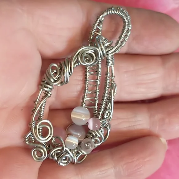 NWT Beautiful Hand Wire Wrapped Pink Cats Eye Pendant - Picture 3 of 4